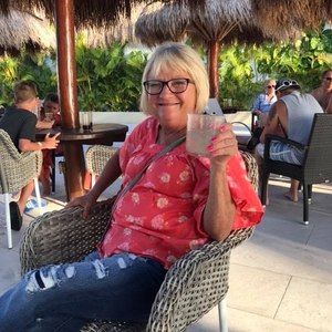 Meet your Posher, Maxine